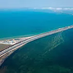 Крымский мост и город Керчь